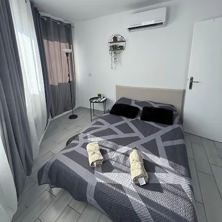 Hostal Kypa 50 Steps To The *