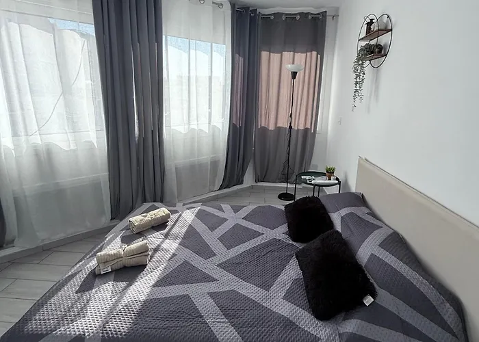 Kypa 50 Steps To The אכסניה