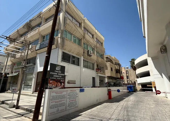 Kypa 50 Steps To The * Lárnaka